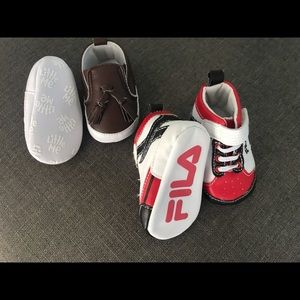 2 pairs of baby shoes